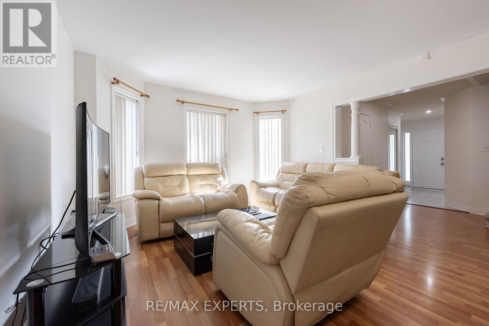 7 Yellow Brick Road, Brampton, Ontario  L6V 4K8 - Photo 8 - W12486859