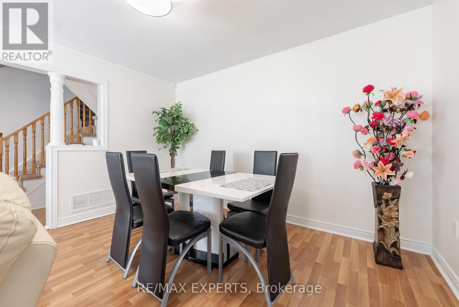 7 Yellow Brick Road, Brampton, Ontario  L6V 4K8 - Photo 9 - W12486859