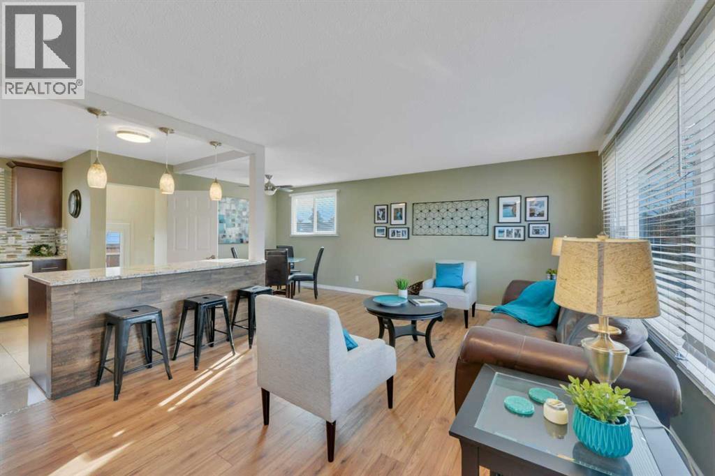 11 Fir Street, Red Deer, Alberta  T4N 4Y3 - Photo 3 - A2264121