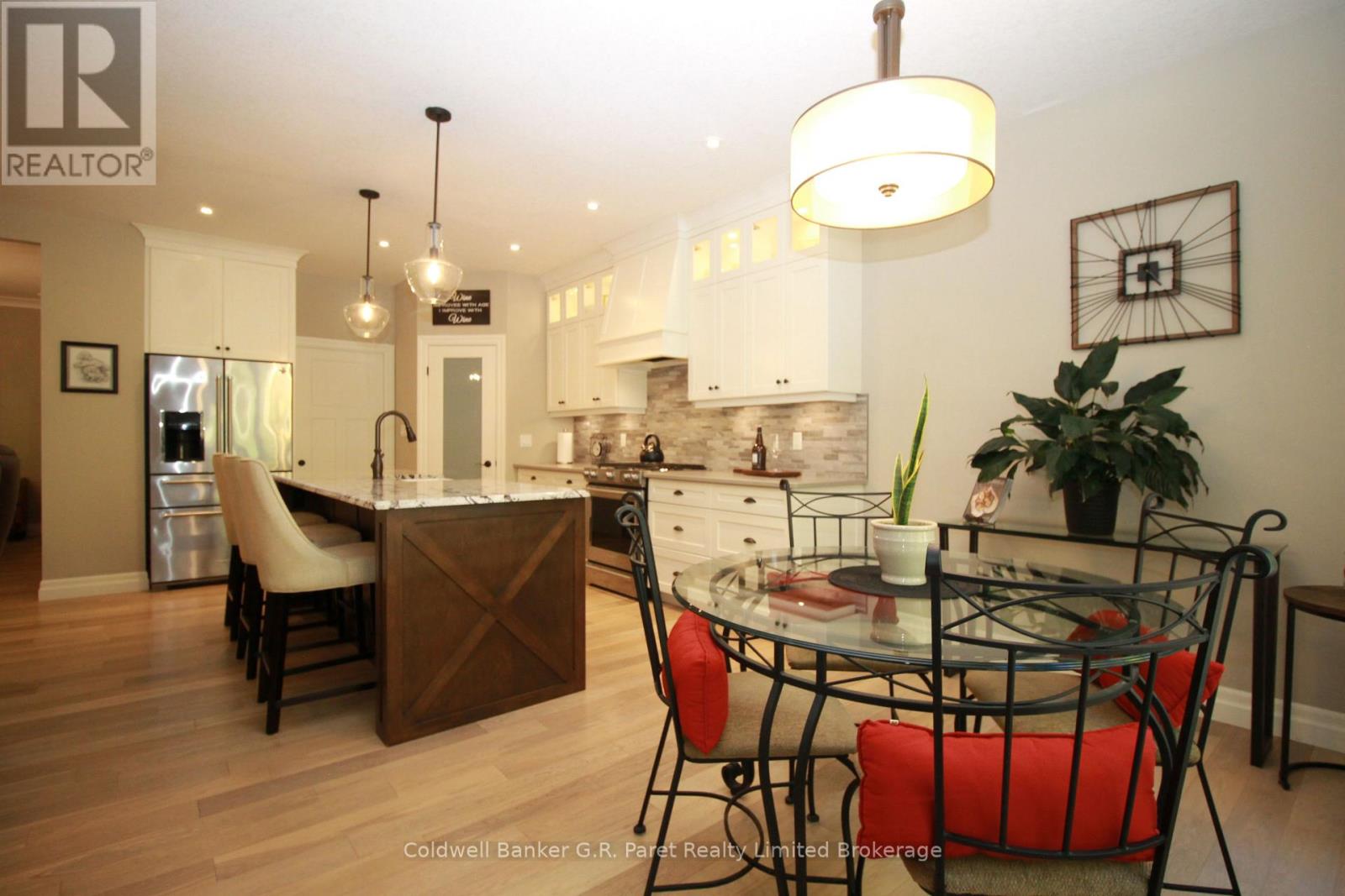 10151 Pinery Bluffs Road, Lambton Shores, Ontario  N0M 1T0 - Photo 14 - X12471390