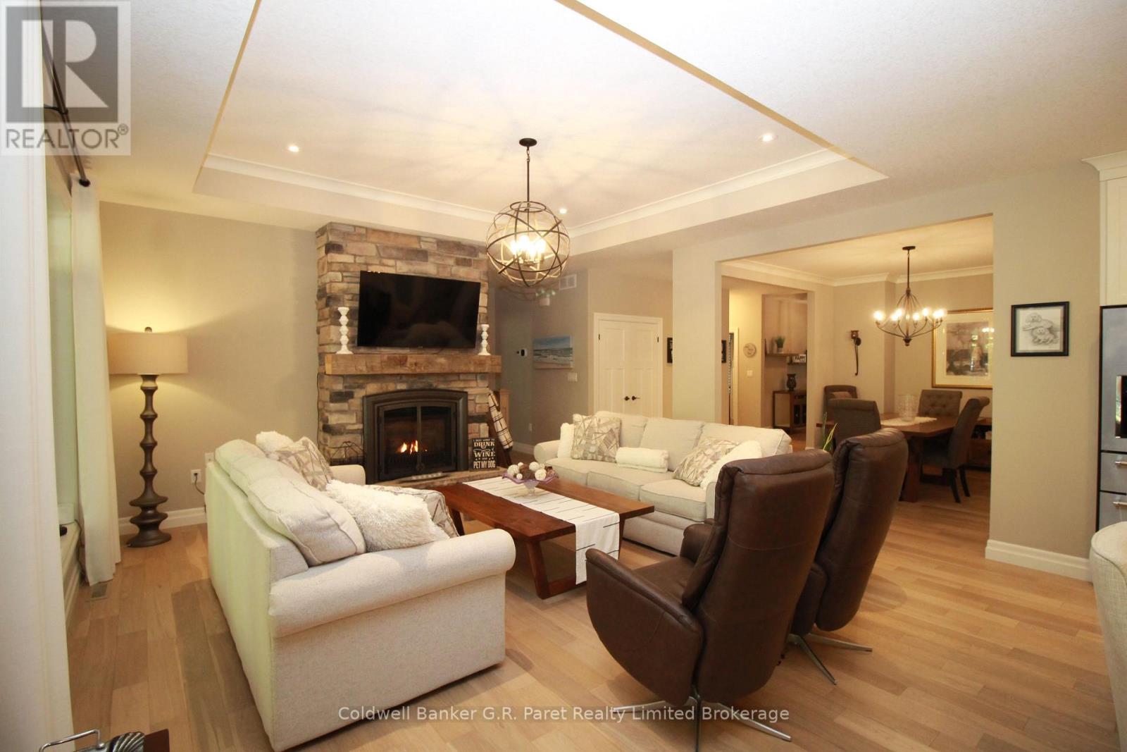 10151 Pinery Bluffs Road, Lambton Shores, Ontario  N0M 1T0 - Photo 13 - X12471390