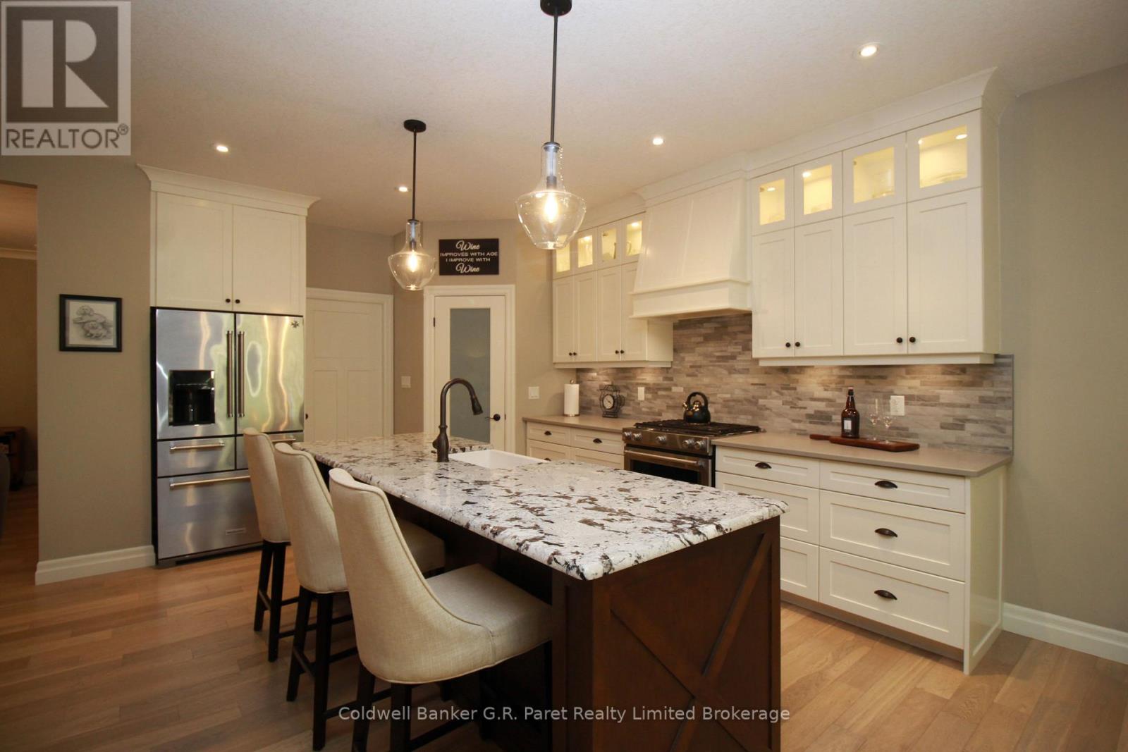 10151 Pinery Bluffs Road, Lambton Shores, Ontario  N0M 1T0 - Photo 16 - X12471390