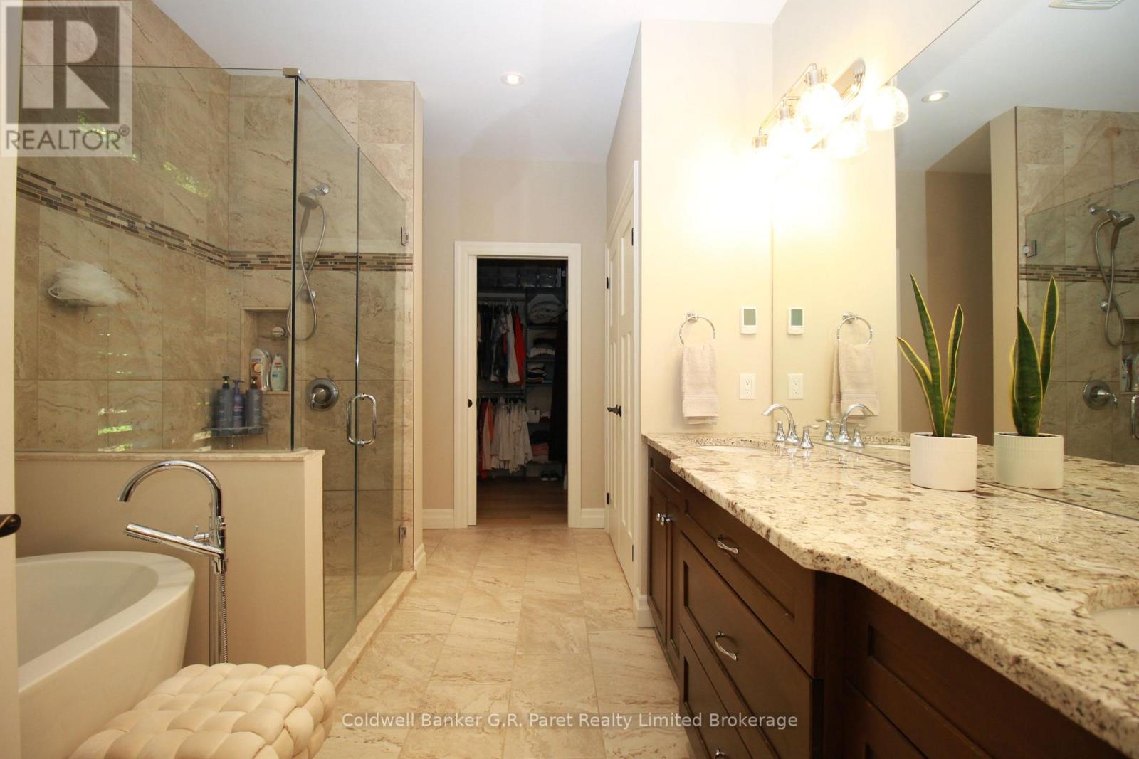 10151 Pinery Bluffs Road, Lambton Shores, Ontario  N0M 1T0 - Photo 25 - X12471390