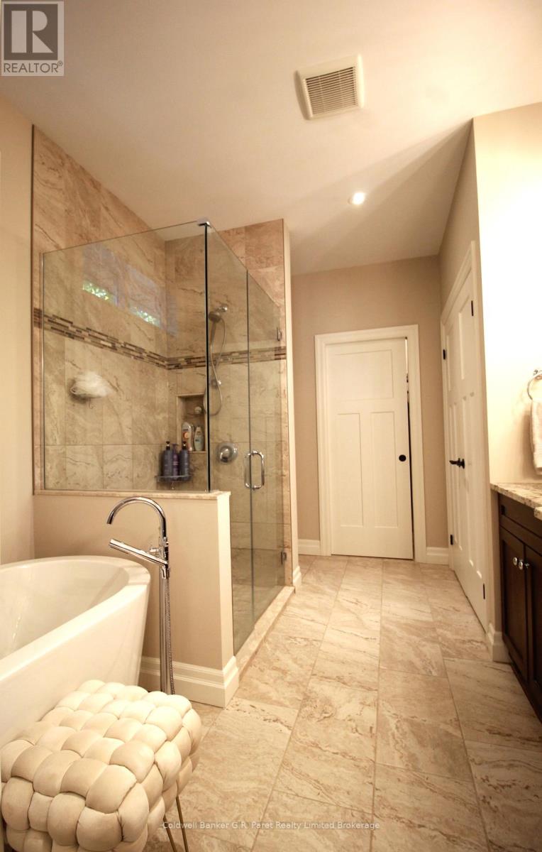 10151 Pinery Bluffs Road, Lambton Shores, Ontario  N0M 1T0 - Photo 29 - X12471390