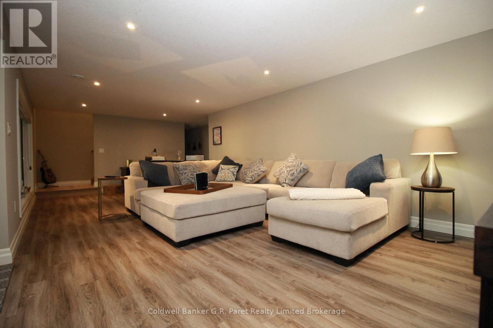 10151 Pinery Bluffs Road, Lambton Shores, Ontario  N0M 1T0 - Photo 33 - X12471390