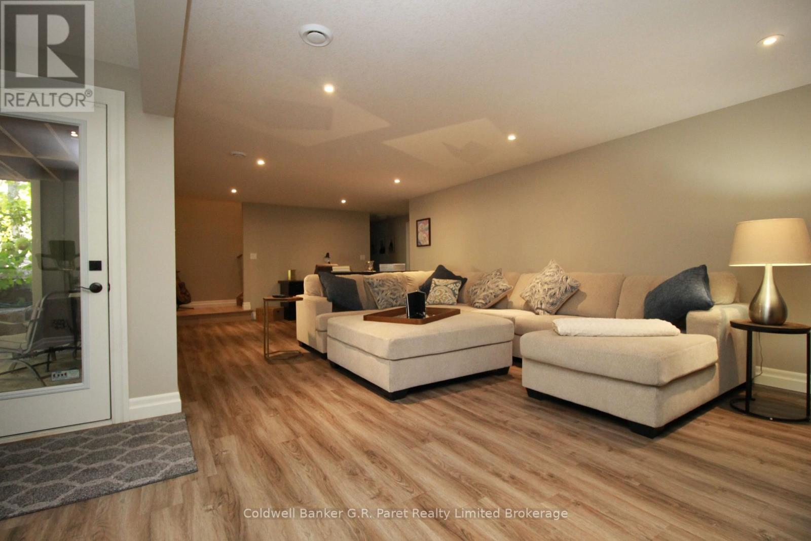 10151 Pinery Bluffs Road, Lambton Shores, Ontario  N0M 1T0 - Photo 34 - X12471390