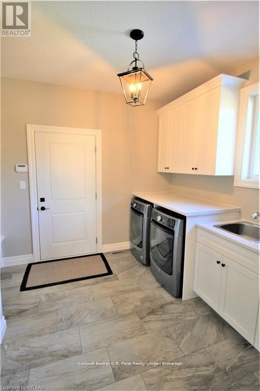 10151 Pinery Bluffs Road, Lambton Shores, Ontario  N0M 1T0 - Photo 38 - X12471390