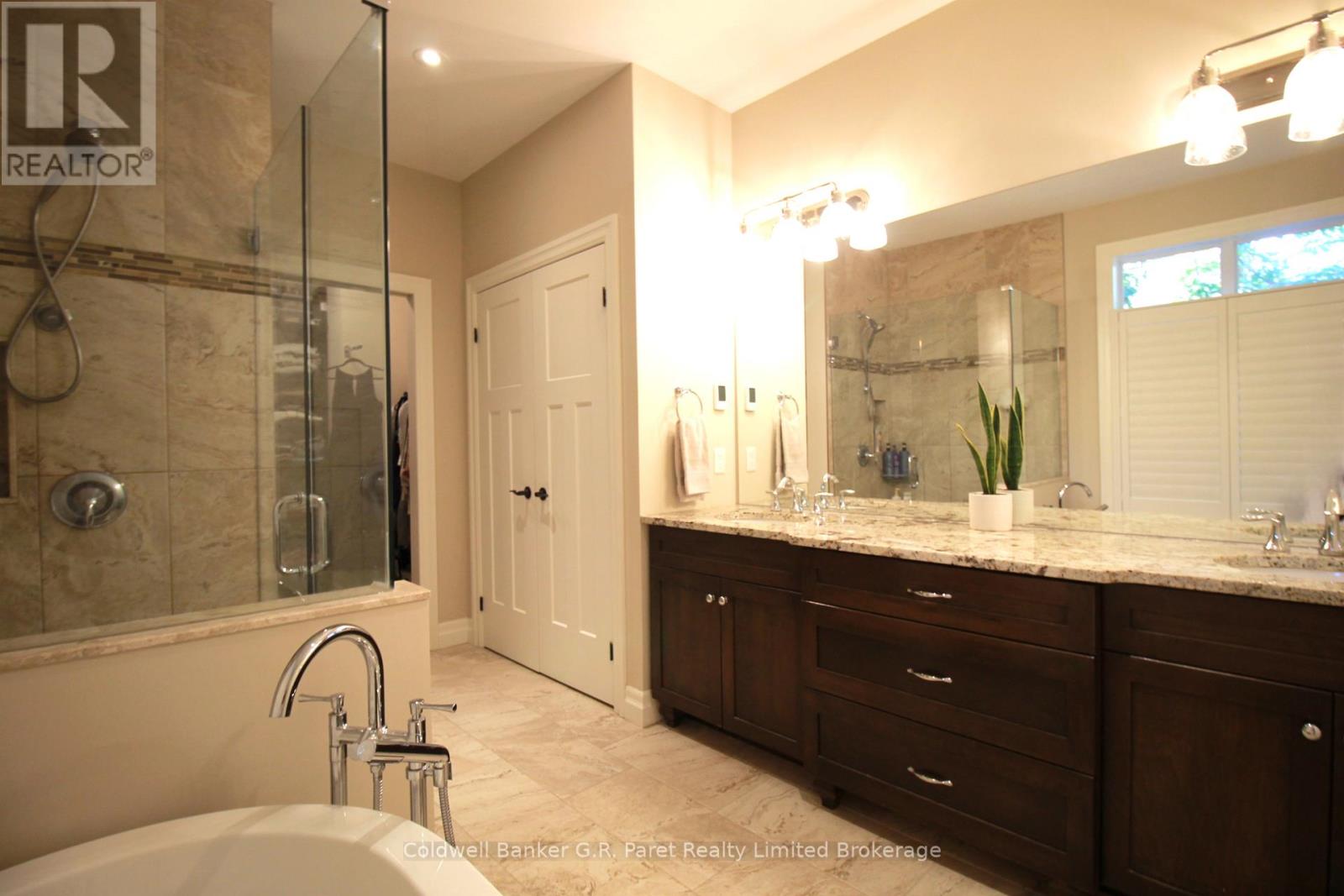 10151 Pinery Bluffs Road, Lambton Shores, Ontario  N0M 1T0 - Photo 27 - X12471390