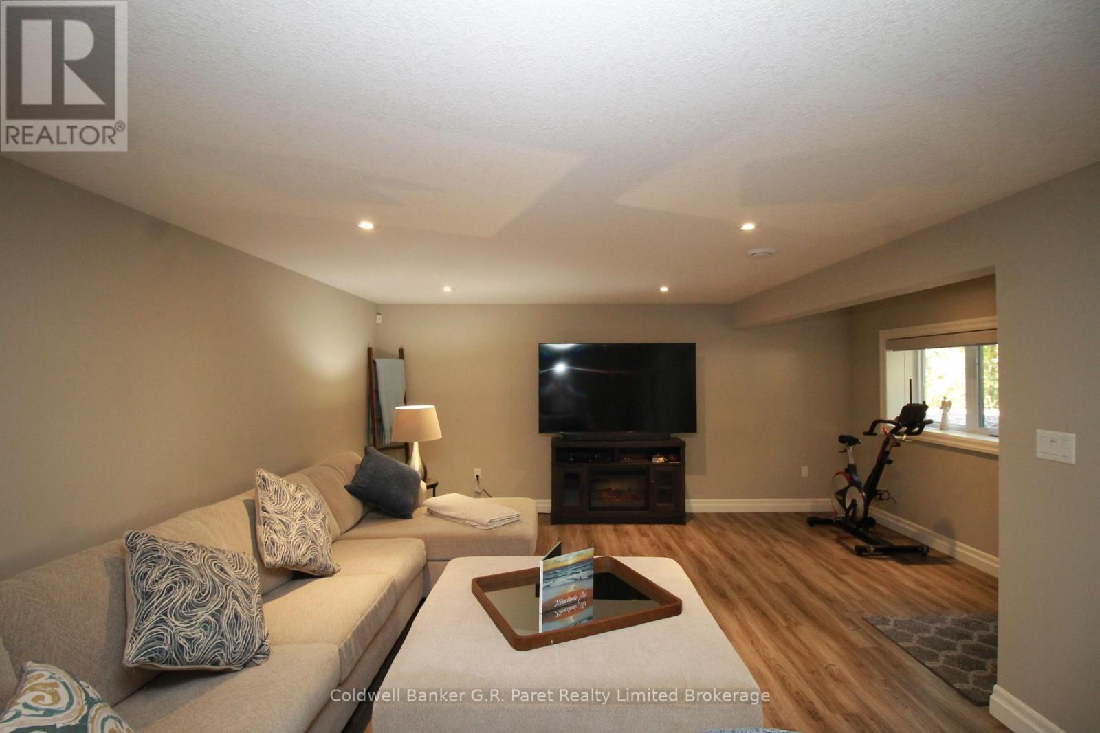 10151 Pinery Bluffs Road, Lambton Shores, Ontario  N0M 1T0 - Photo 31 - X12471390