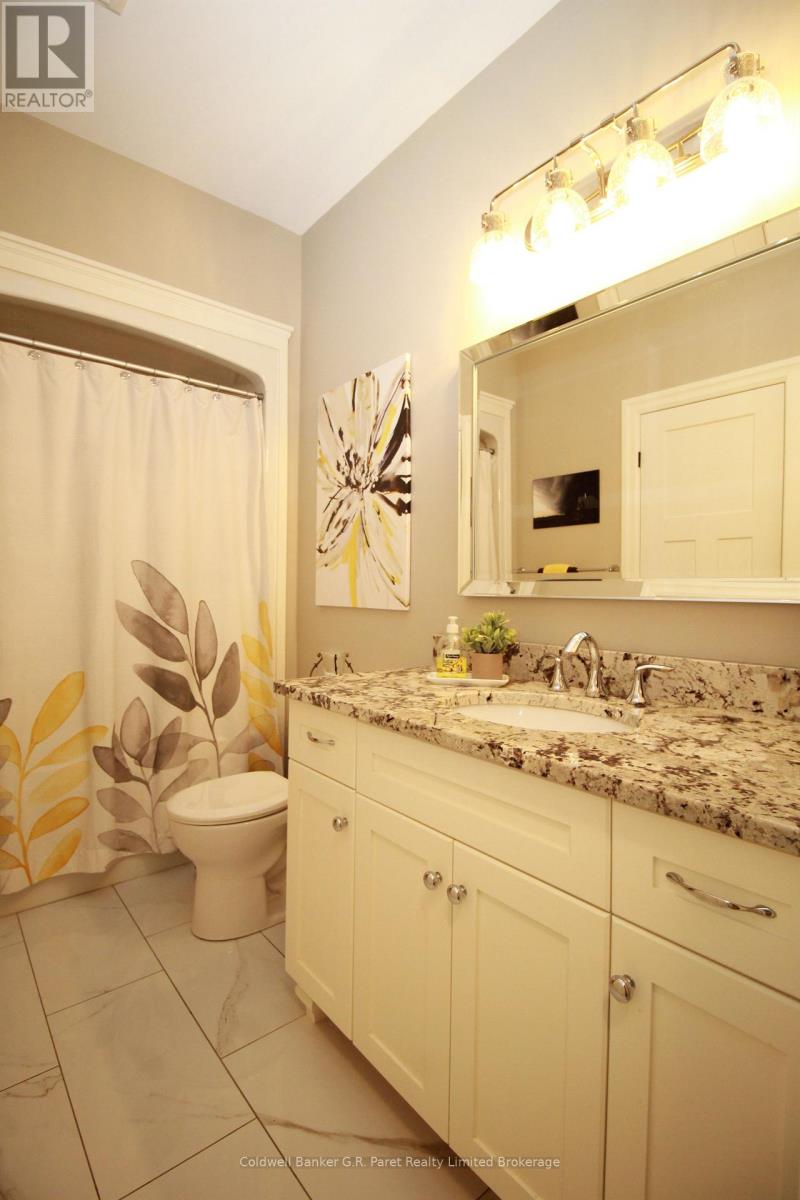 10151 Pinery Bluffs Road, Lambton Shores, Ontario  N0M 1T0 - Photo 36 - X12471390