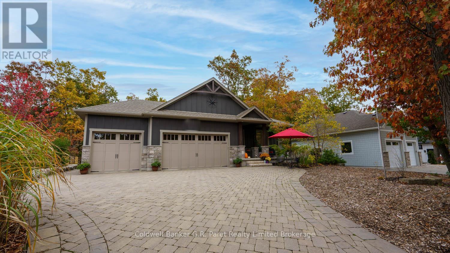 10151 Pinery Bluffs Road, Lambton Shores, Ontario  N0M 1T0 - Photo 4 - X12471390