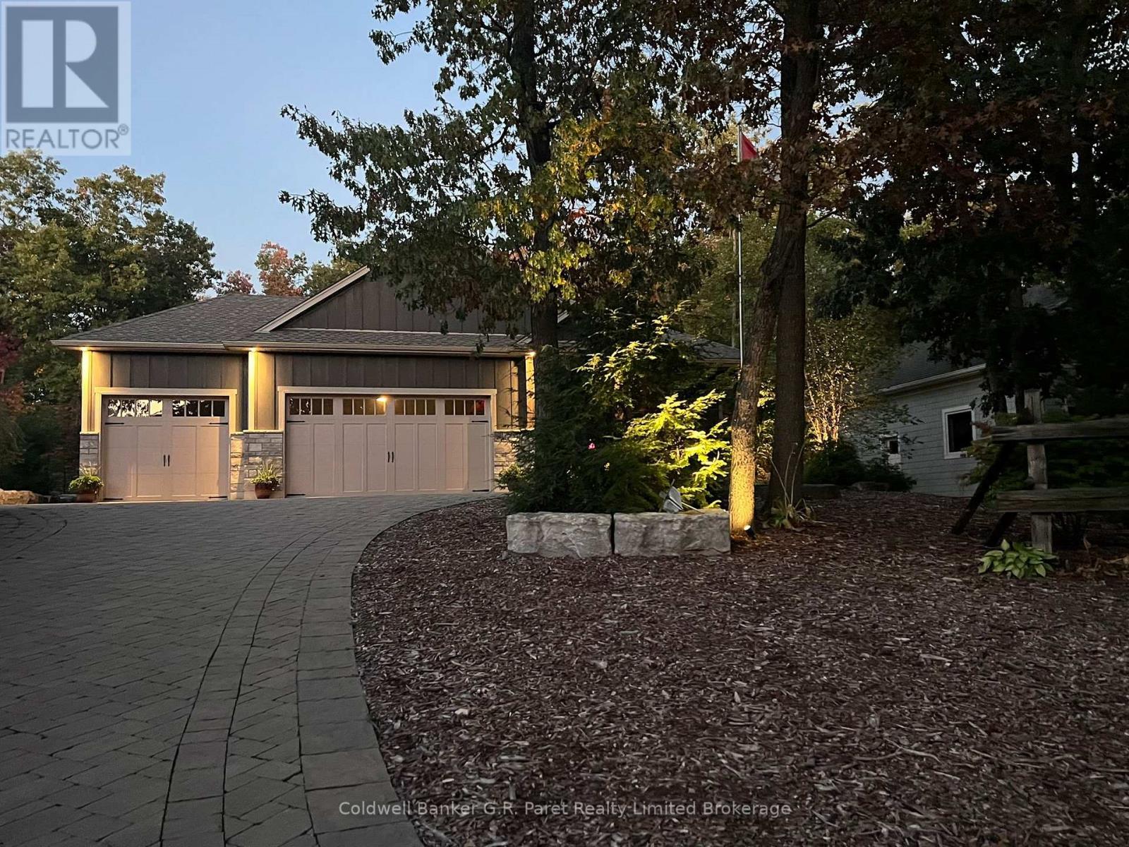 10151 Pinery Bluffs Road, Lambton Shores, Ontario  N0M 1T0 - Photo 6 - X12471390