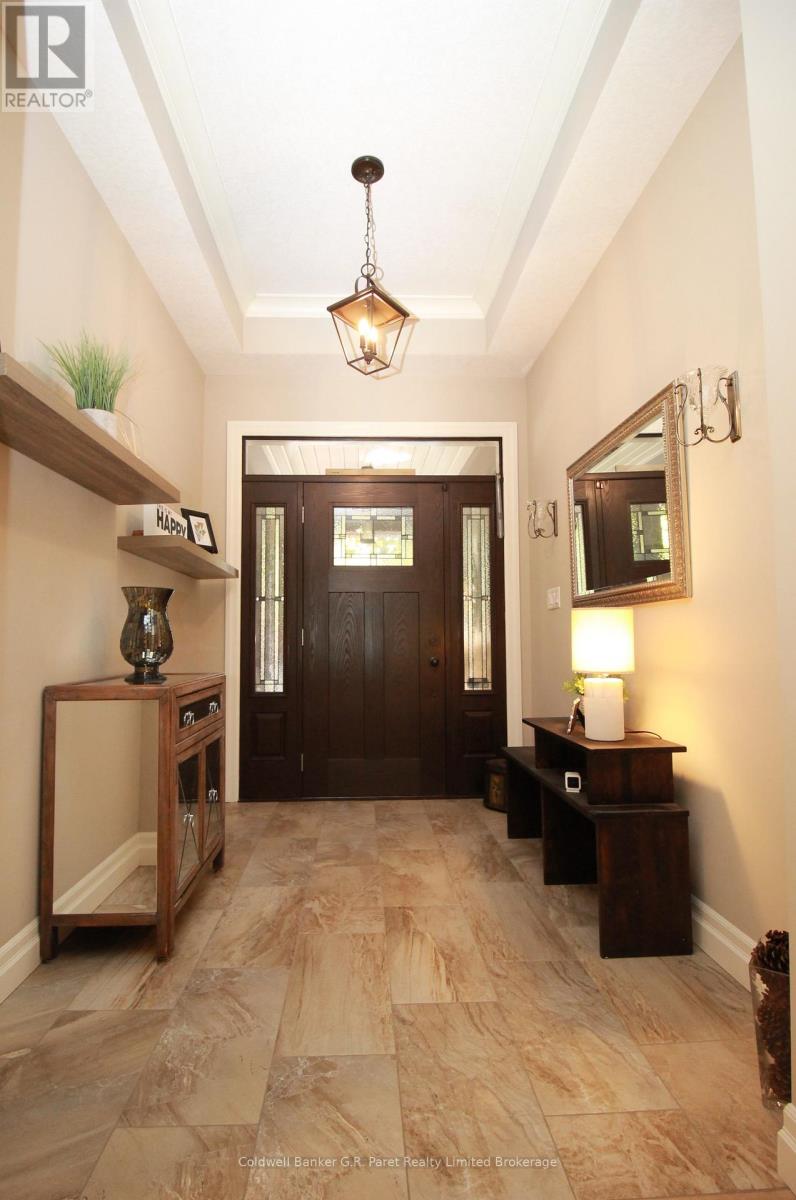 10151 Pinery Bluffs Road, Lambton Shores, Ontario  N0M 1T0 - Photo 8 - X12471390