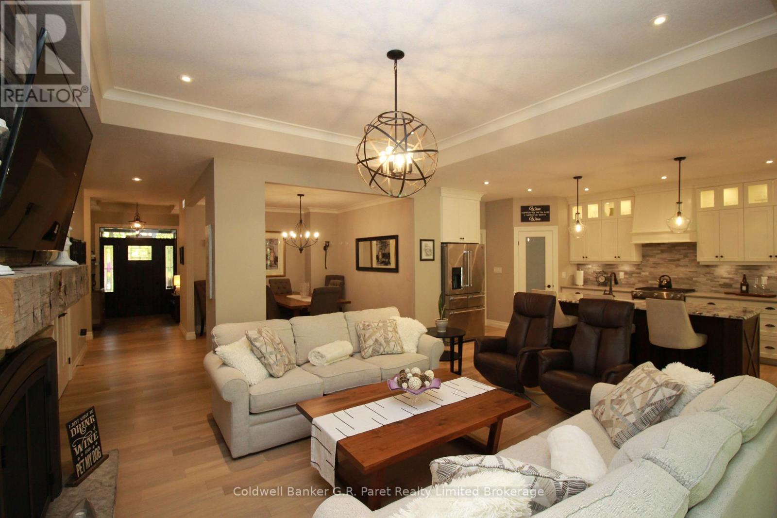 10151 Pinery Bluffs Road, Lambton Shores, Ontario  N0M 1T0 - Photo 9 - X12471390