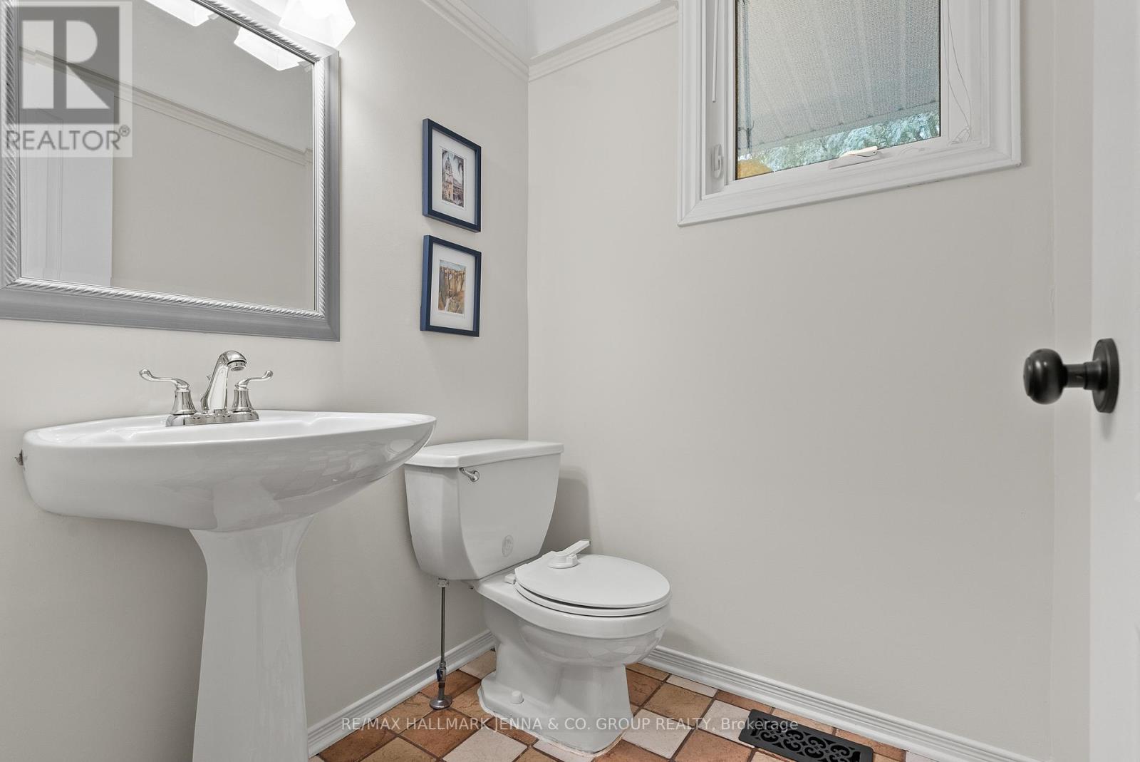 364 Stoneway Drive, Ottawa, Ontario  K2G 6G7 - Photo 4 - X12486893