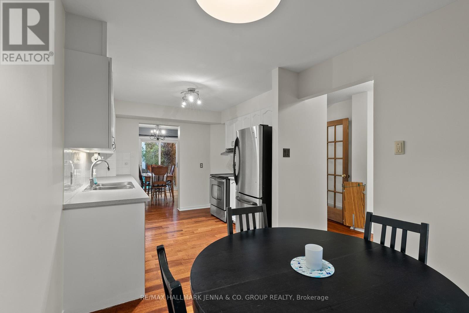 364 Stoneway Drive, Ottawa, Ontario  K2G 6G7 - Photo 7 - X12486893