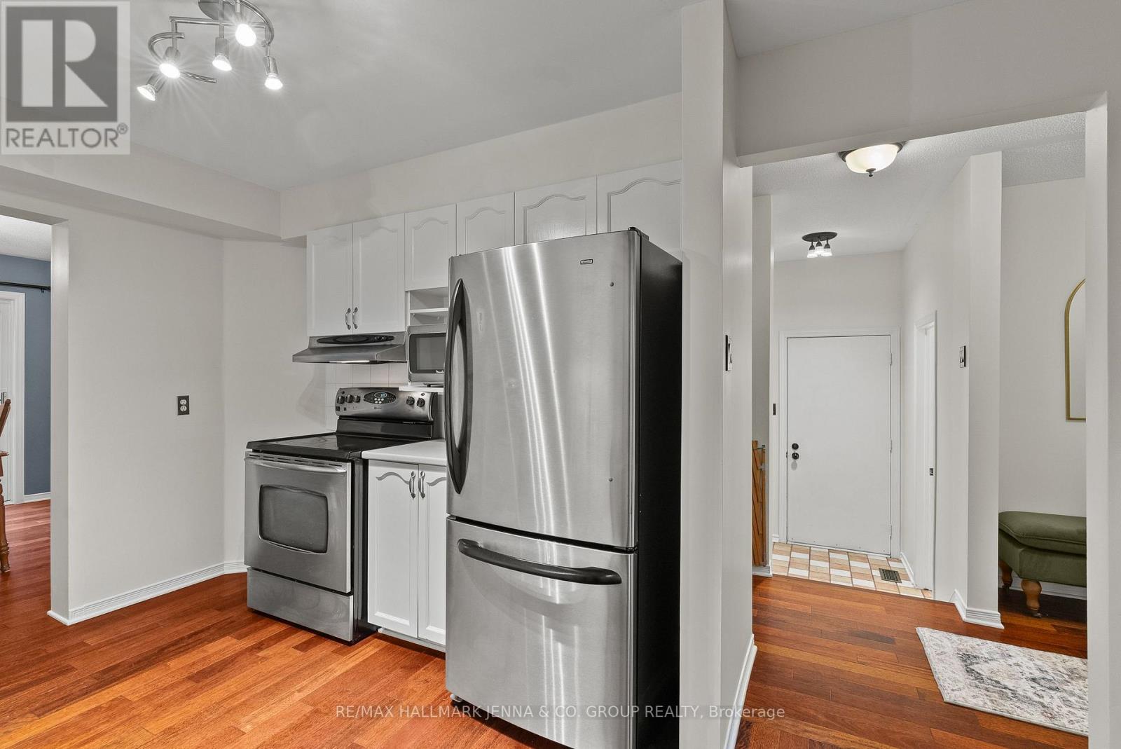 364 Stoneway Drive, Ottawa, Ontario  K2G 6G7 - Photo 9 - X12486893