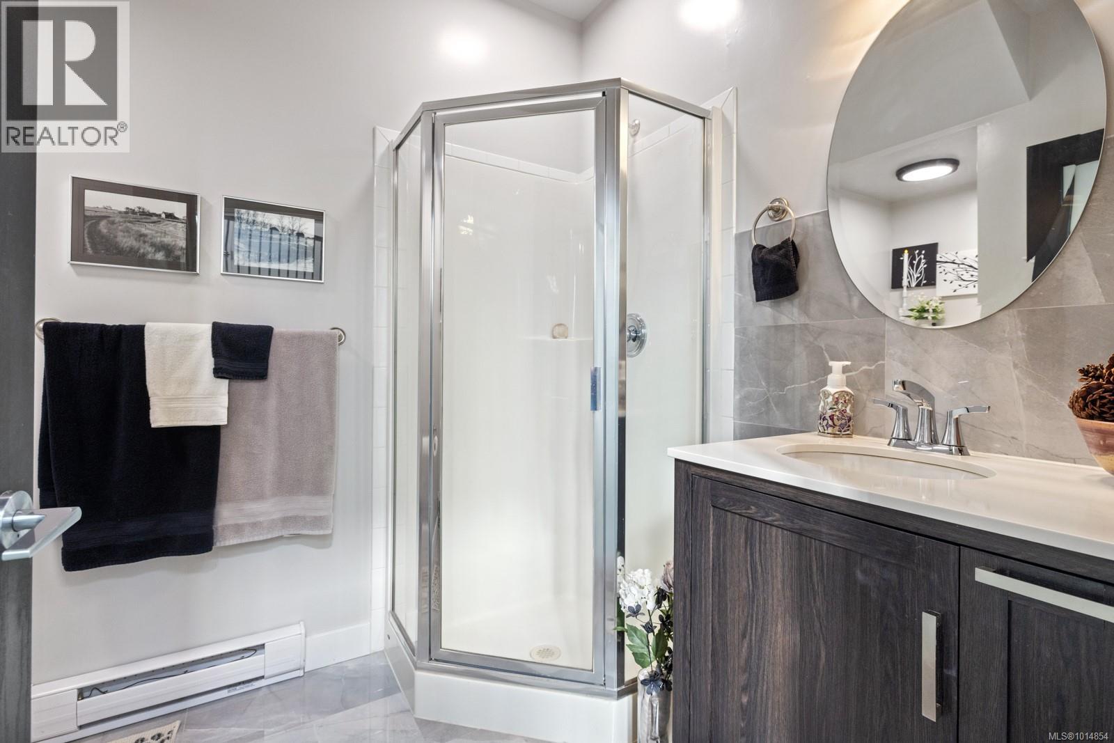 3 1004 Decosta Pl, Esquimalt, British Columbia  V9A 6Y3 - Photo 40 - 1014854