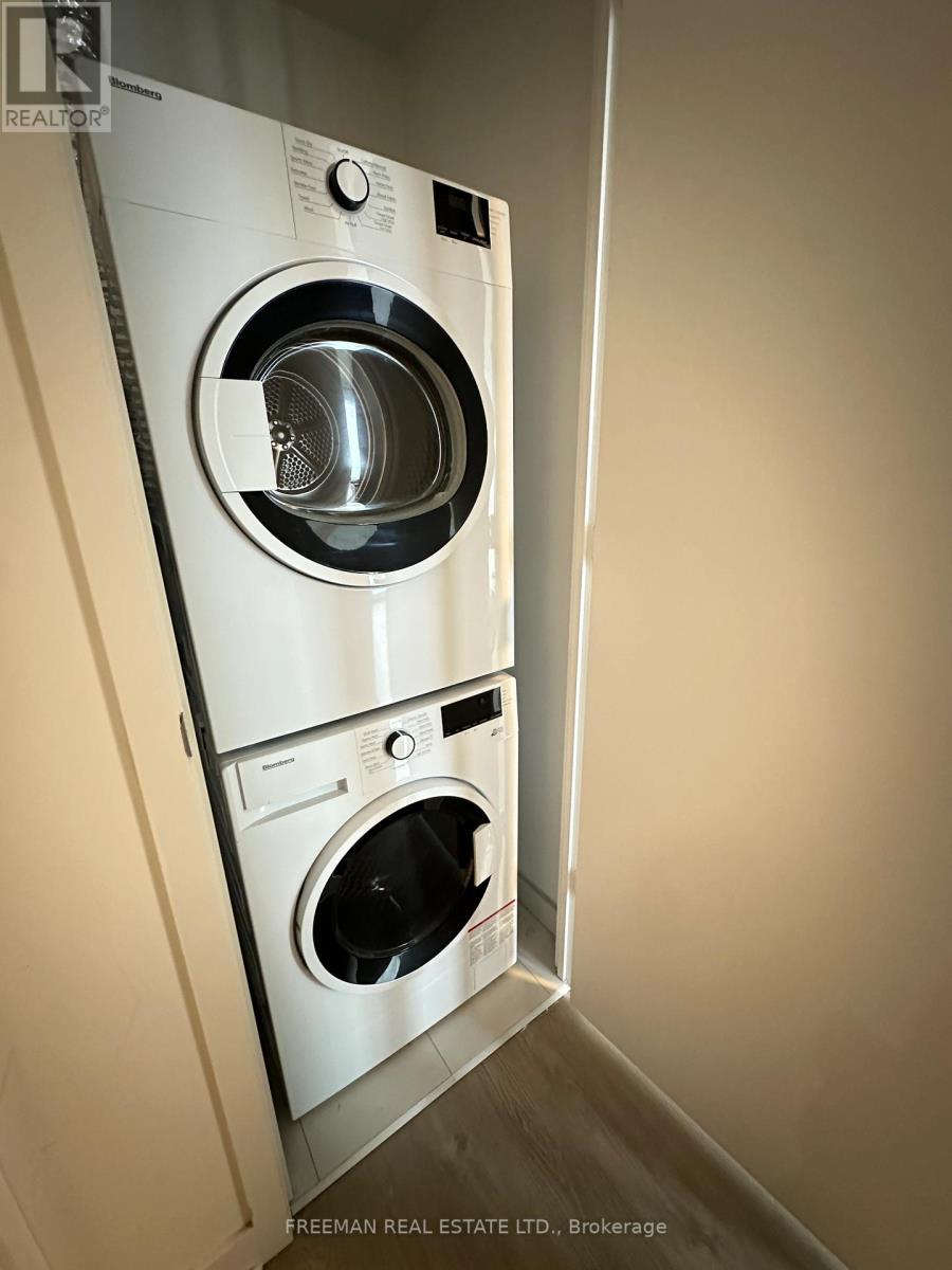 5602 - 3900 Confederation Parkway, Mississauga, Ontario  L5B 0M3 - Photo 12 - W12486457