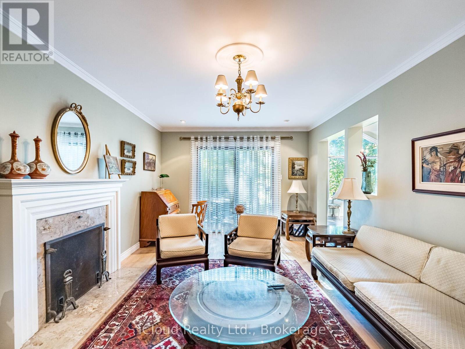 1529 Ballyclare Drive, Mississauga, Ontario  L5C 1J4 - Photo 13 - W12474197