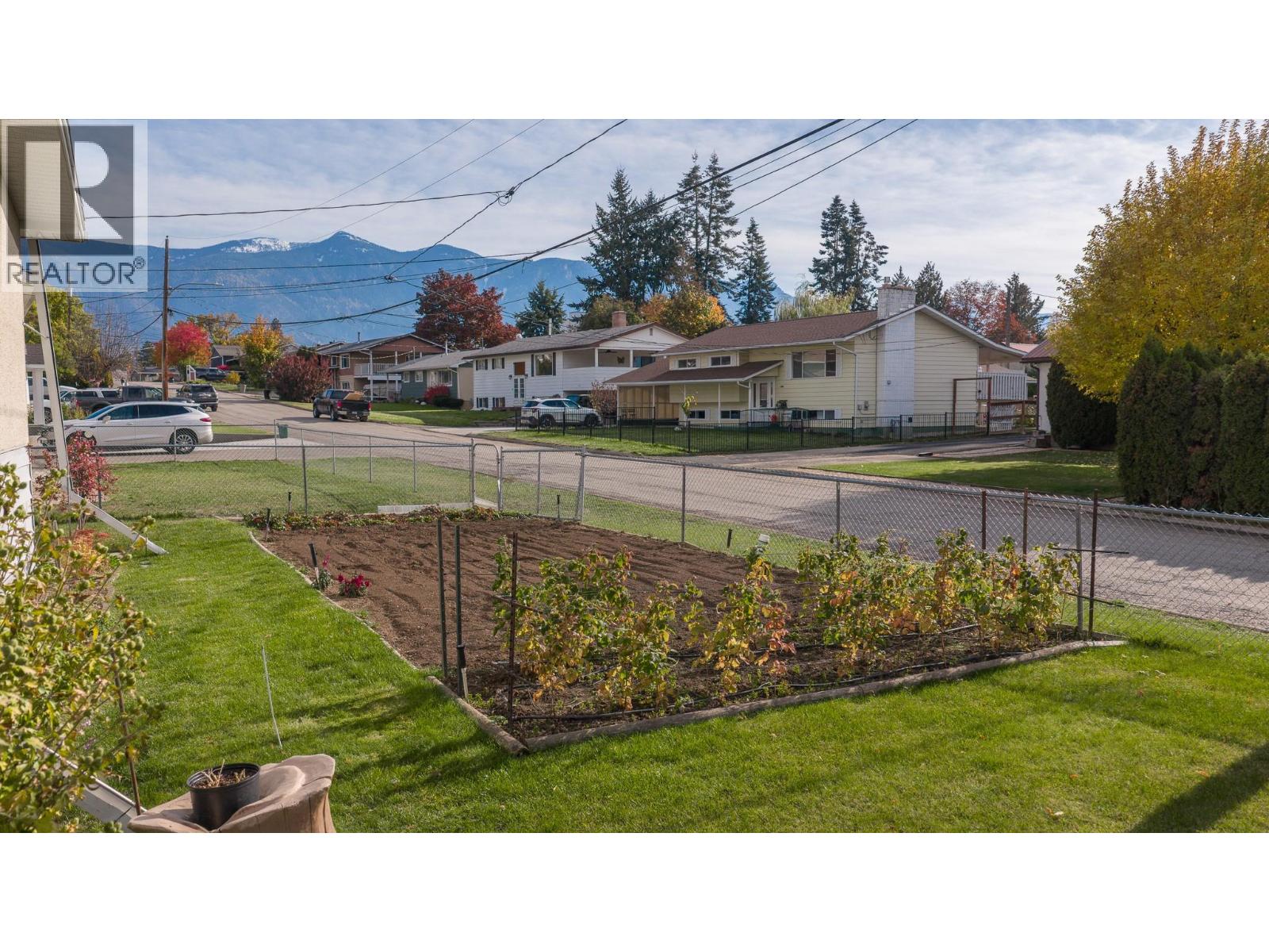 1102 Birch Street, Creston, British Columbia  V0B 1G3 - Photo 2 - 10366719