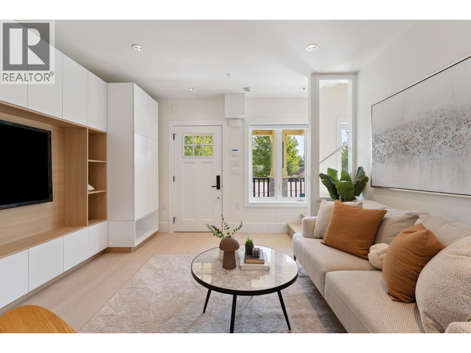 3121 Columbia Street, Vancouver, British Columbia  V5Y 1N4 - Photo 2 - R3062820