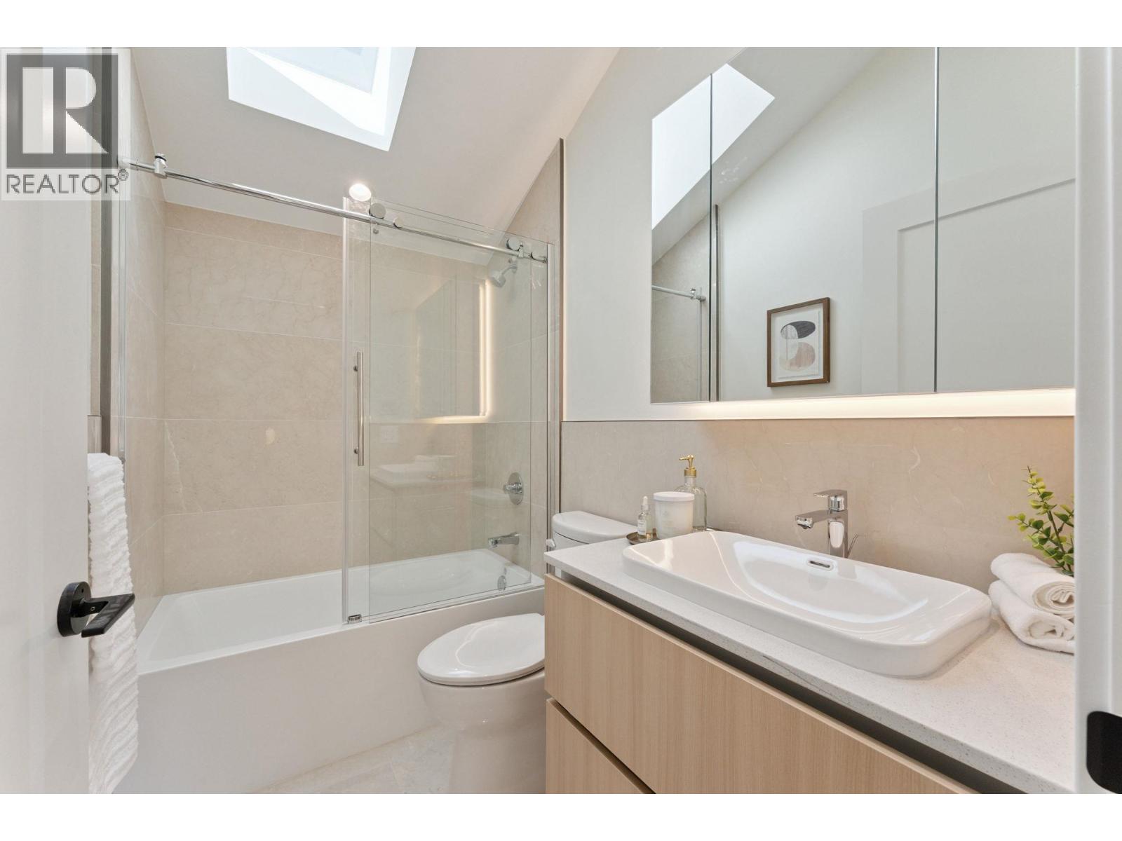 3121 Columbia Street, Vancouver, British Columbia  V5Y 1N4 - Photo 10 - R3062820