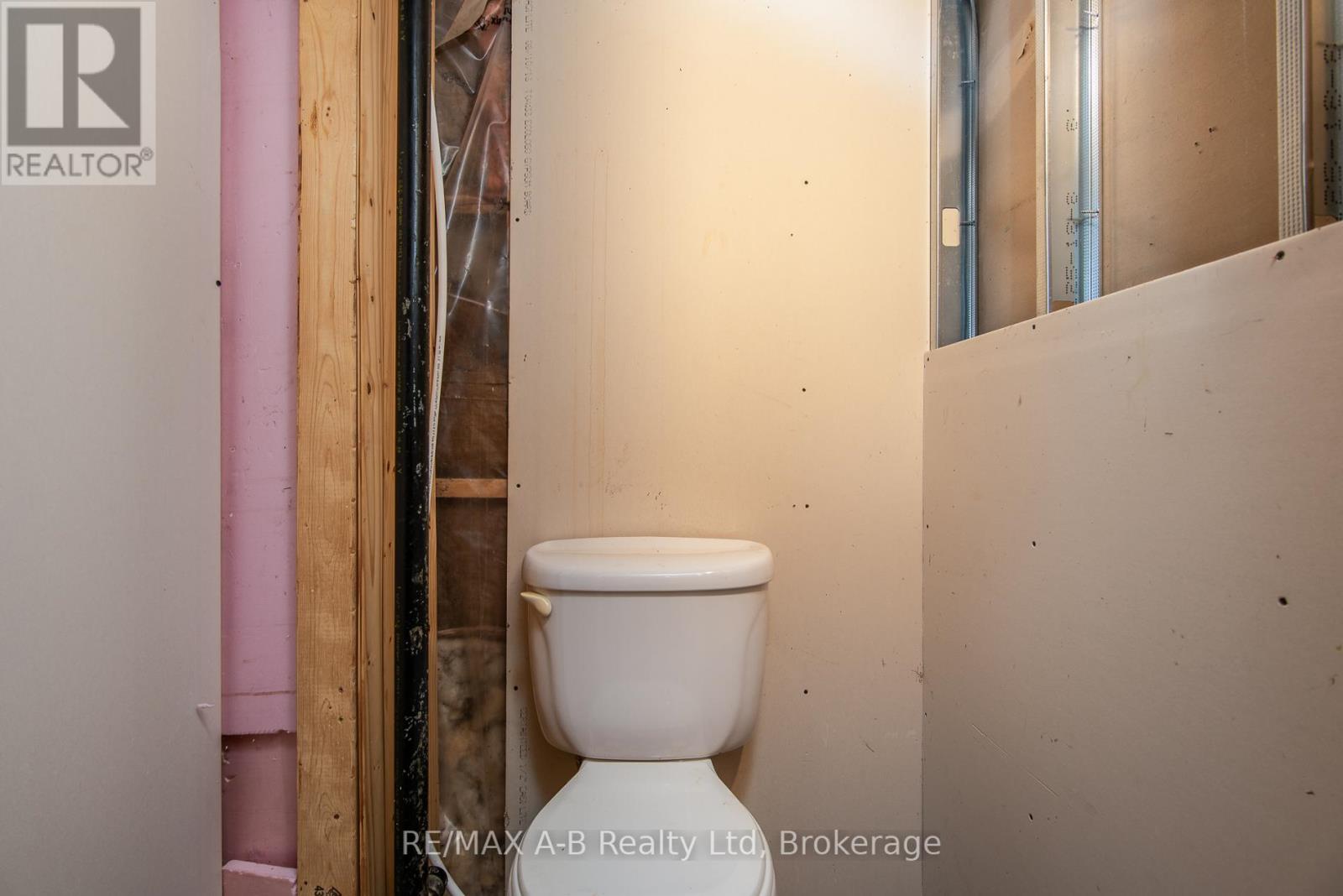 568 Devon Street, Stratford, Ontario  N4Z 1A9 - Photo 30 - X12486706