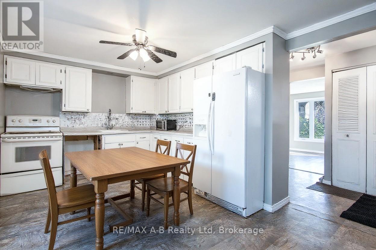 568 Devon Street, Stratford, Ontario  N4Z 1A9 - Photo 38 - X12486706