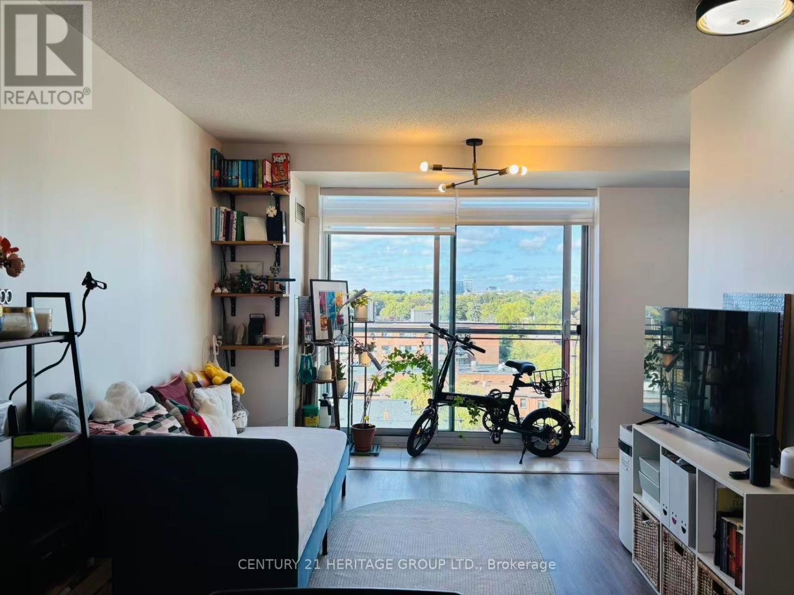 908 - 15 Maplewood Avenue, Toronto, Ontario  M6C 4B4 - Photo 2 - C12486883