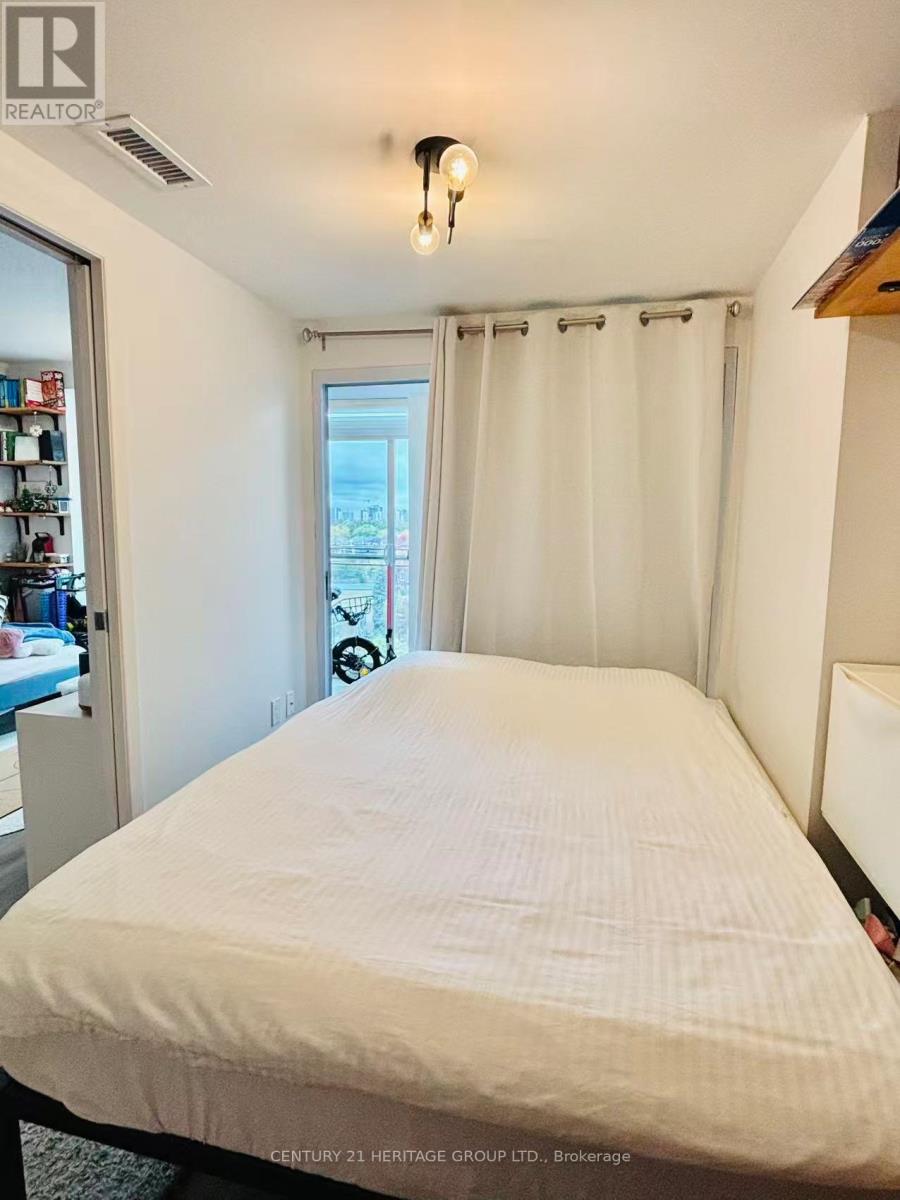 908 - 15 Maplewood Avenue, Toronto, Ontario  M6C 4B4 - Photo 5 - C12486883