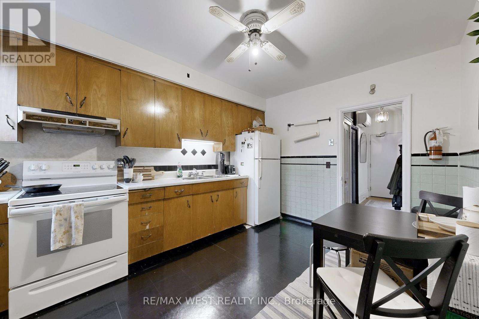 Main Floor Unit 2 - 34 Beatrice Street, Toronto, Ontario  M6J 2T3 - Photo 13 - C12486895