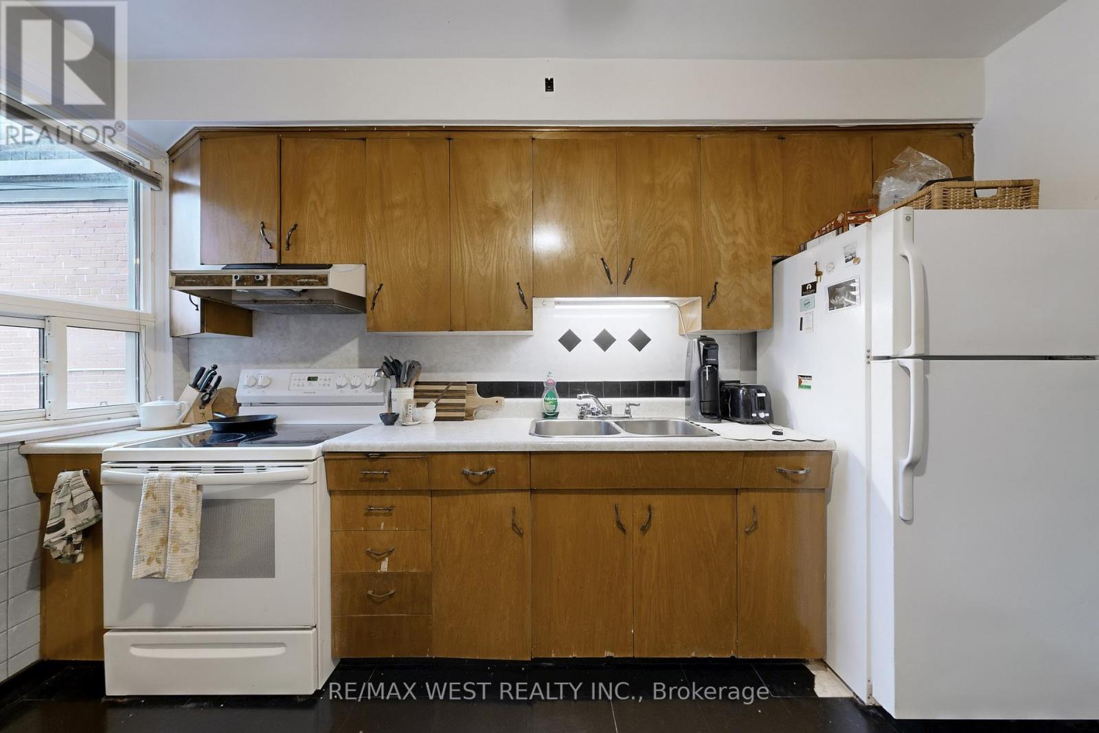 Main Floor Unit 2 - 34 Beatrice Street, Toronto, Ontario  M6J 2T3 - Photo 14 - C12486895