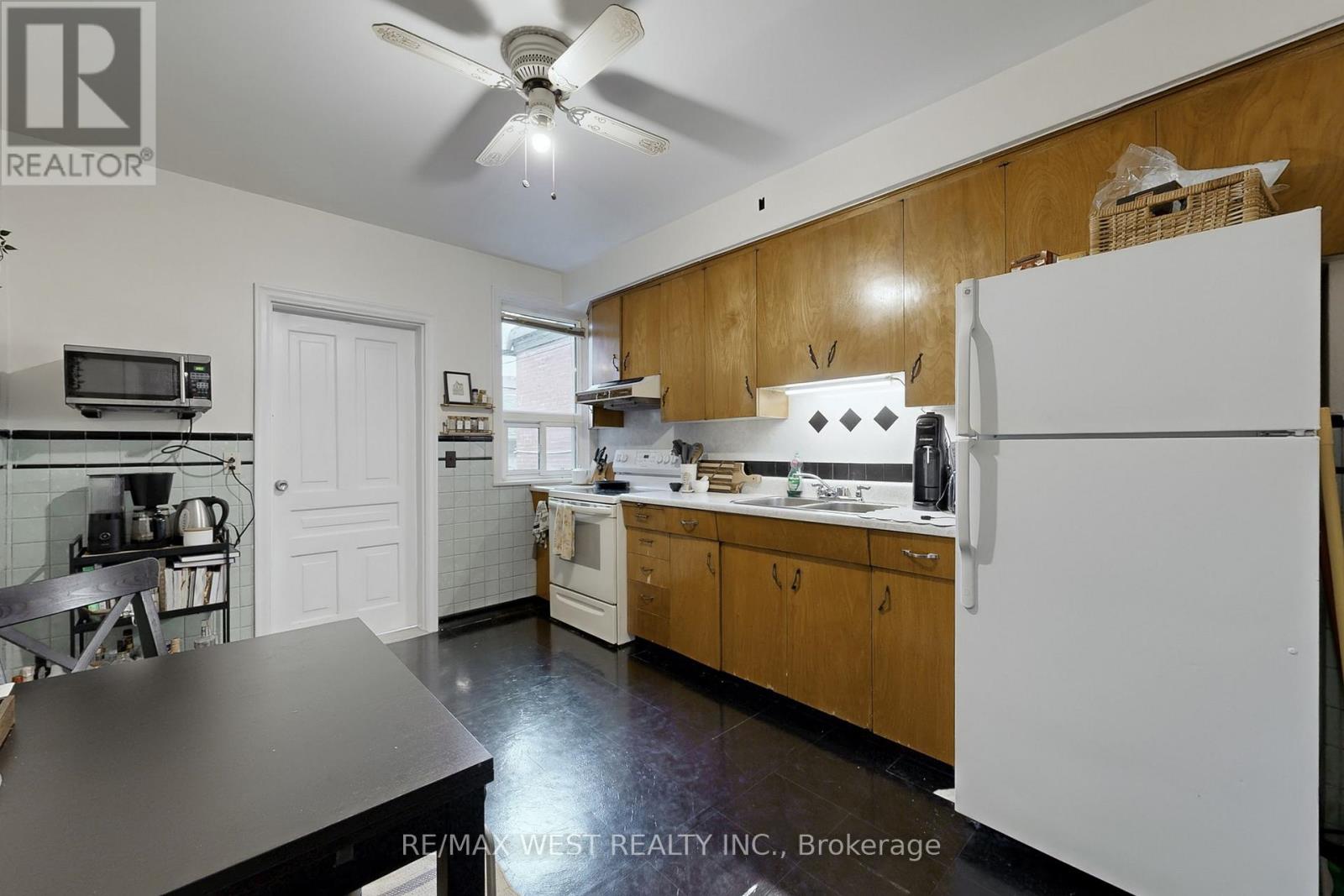 Main Floor Unit 2 - 34 Beatrice Street, Toronto, Ontario  M6J 2T3 - Photo 15 - C12486895