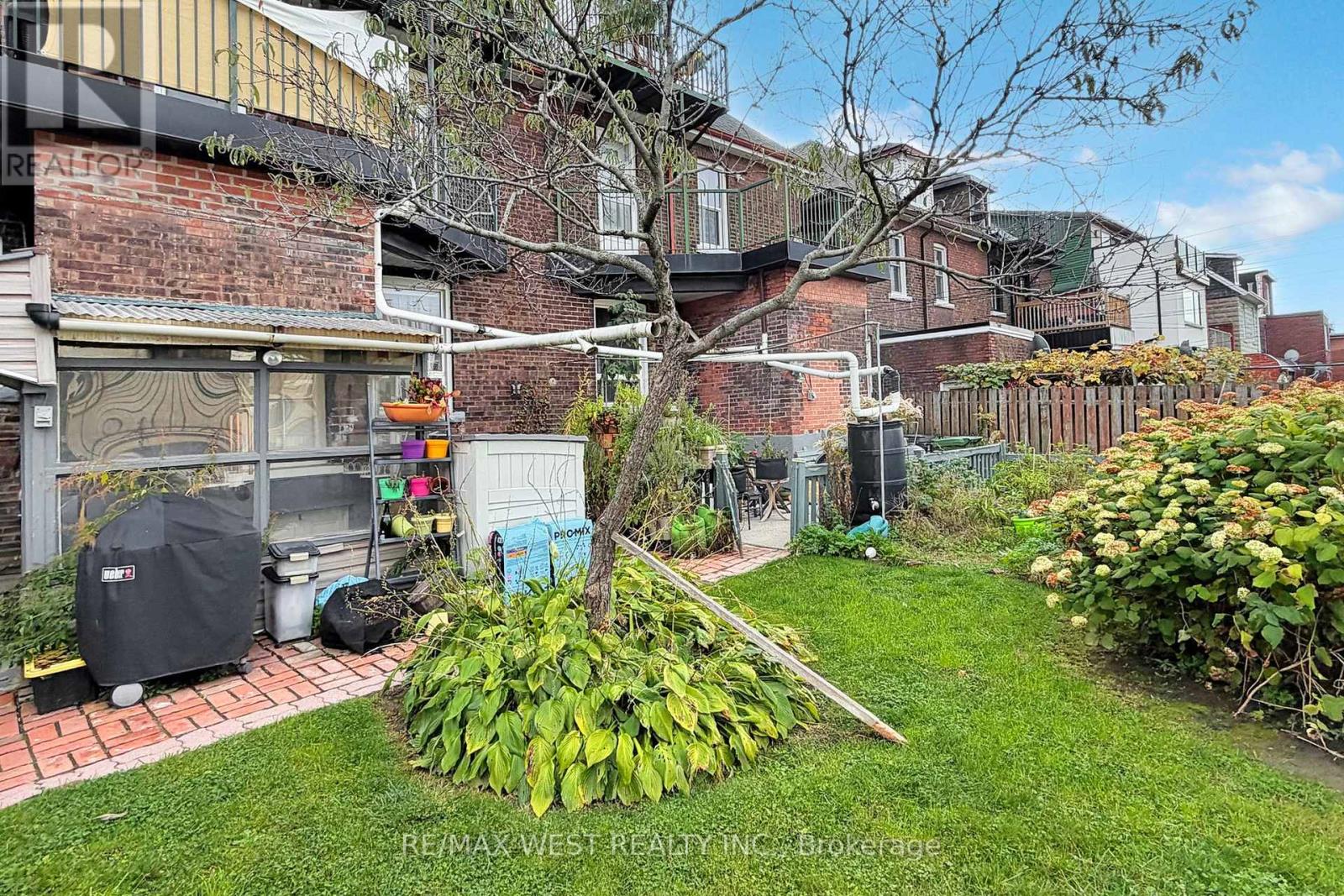 Main Floor Unit 2 - 34 Beatrice Street, Toronto, Ontario  M6J 2T3 - Photo 22 - C12486895