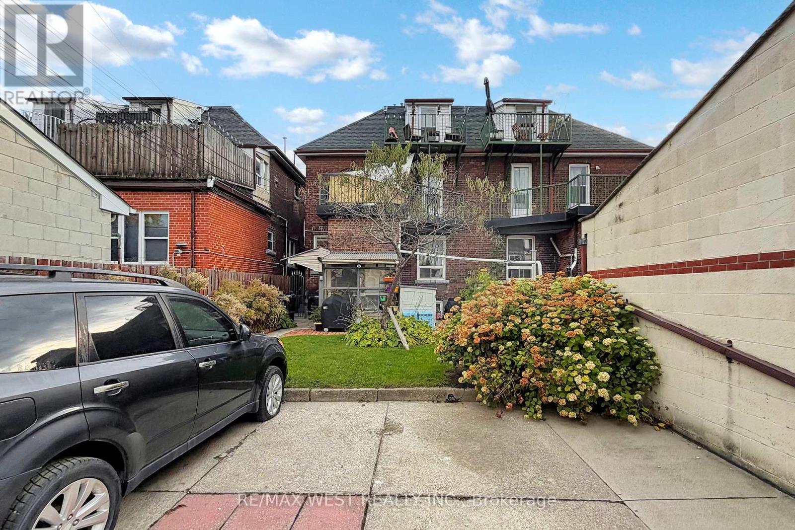 Main Floor Unit 2 - 34 Beatrice Street, Toronto, Ontario  M6J 2T3 - Photo 25 - C12486895