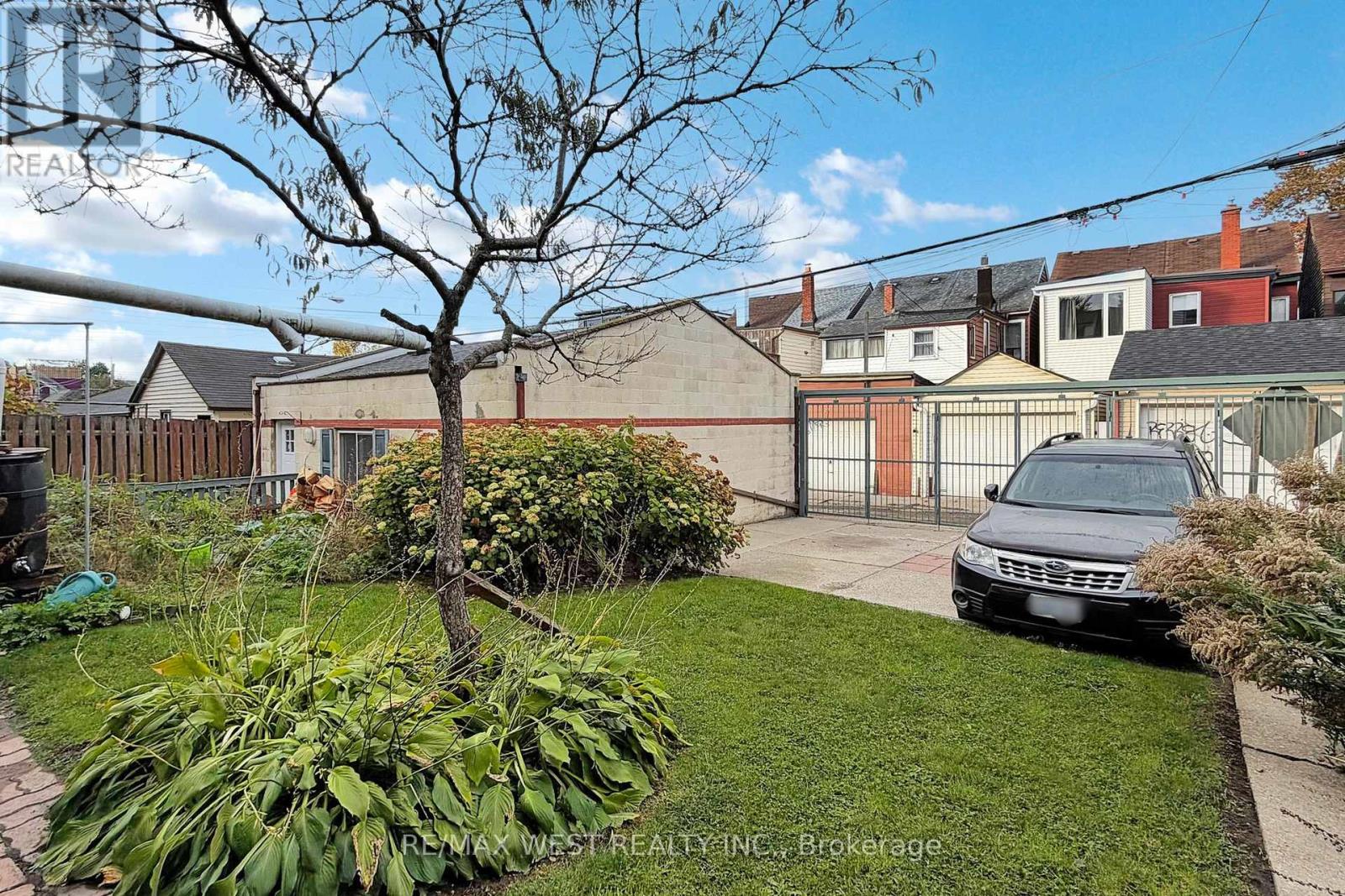 Main Floor Unit 2 - 34 Beatrice Street, Toronto, Ontario  M6J 2T3 - Photo 26 - C12486895