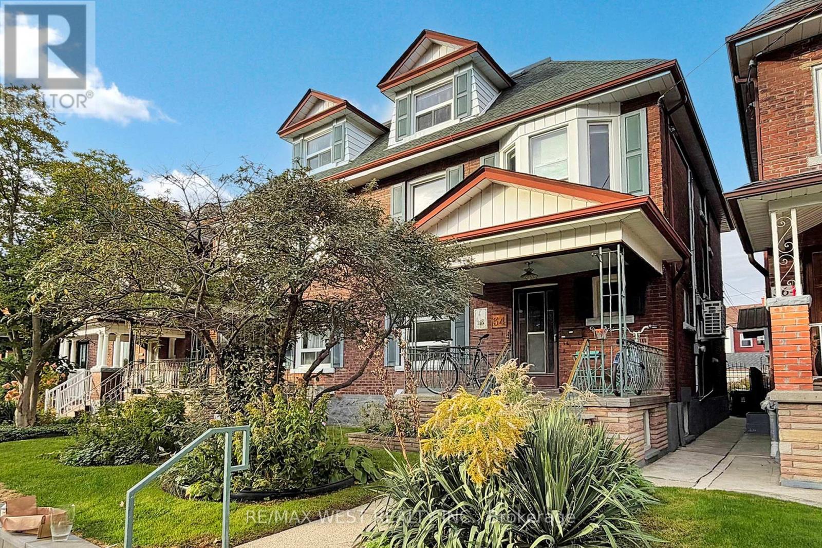 Main Floor Unit 2 - 34 Beatrice Street, Toronto, Ontario  M6J 2T3 - Photo 3 - C12486895