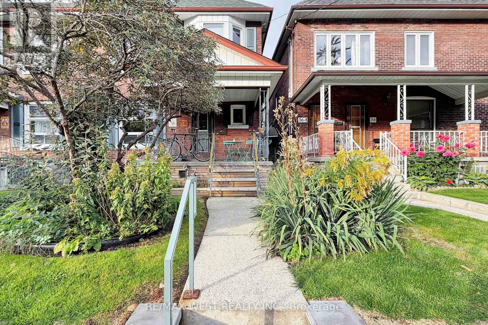 Main Floor Unit 2 - 34 Beatrice Street, Toronto, Ontario  M6J 2T3 - Photo 4 - C12486895