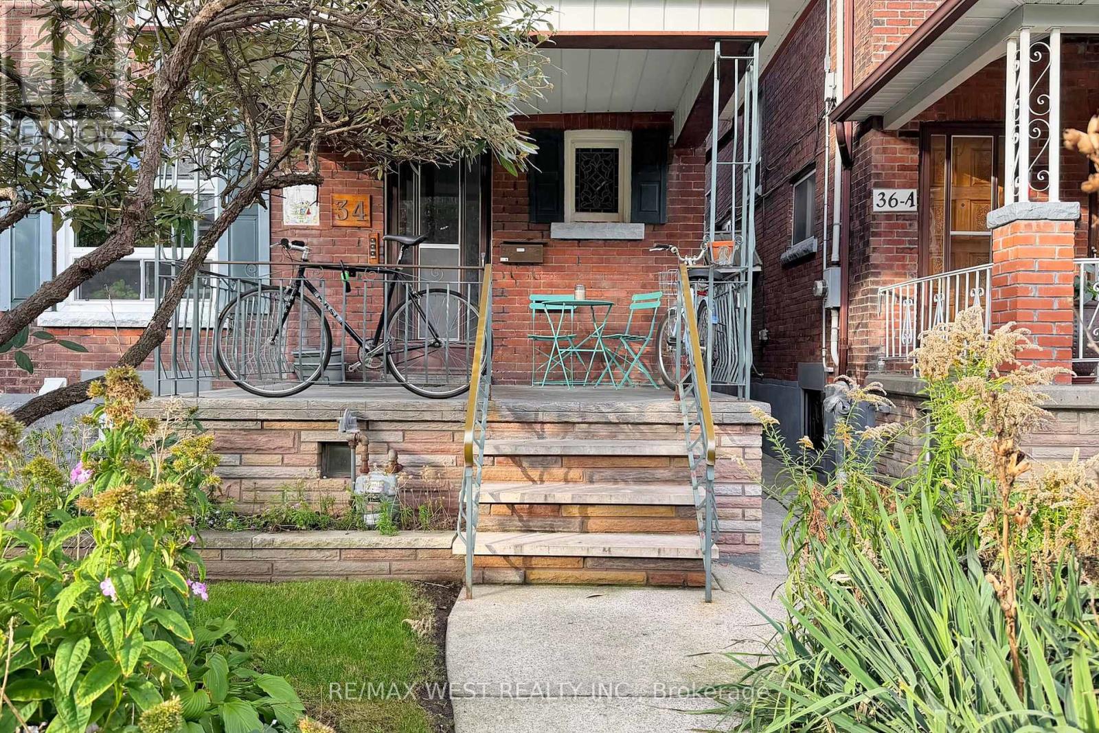 Main Floor Unit 2 - 34 Beatrice Street, Toronto, Ontario  M6J 2T3 - Photo 5 - C12486895