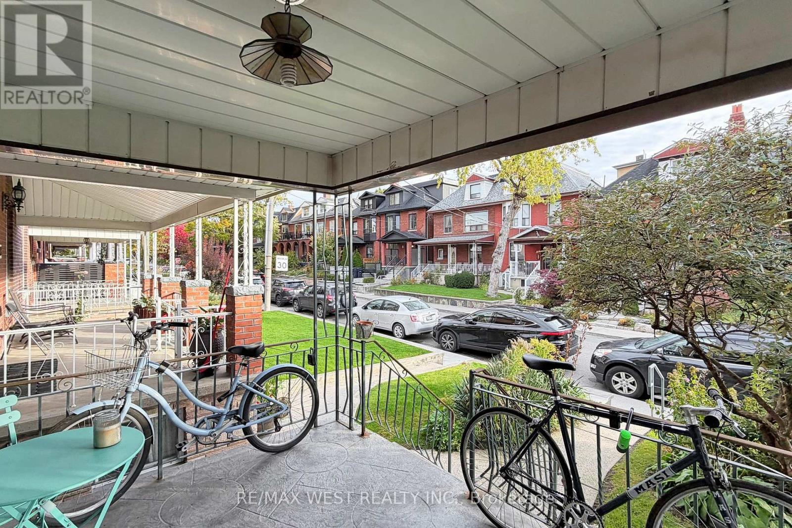 Main Floor Unit 2 - 34 Beatrice Street, Toronto, Ontario  M6J 2T3 - Photo 6 - C12486895