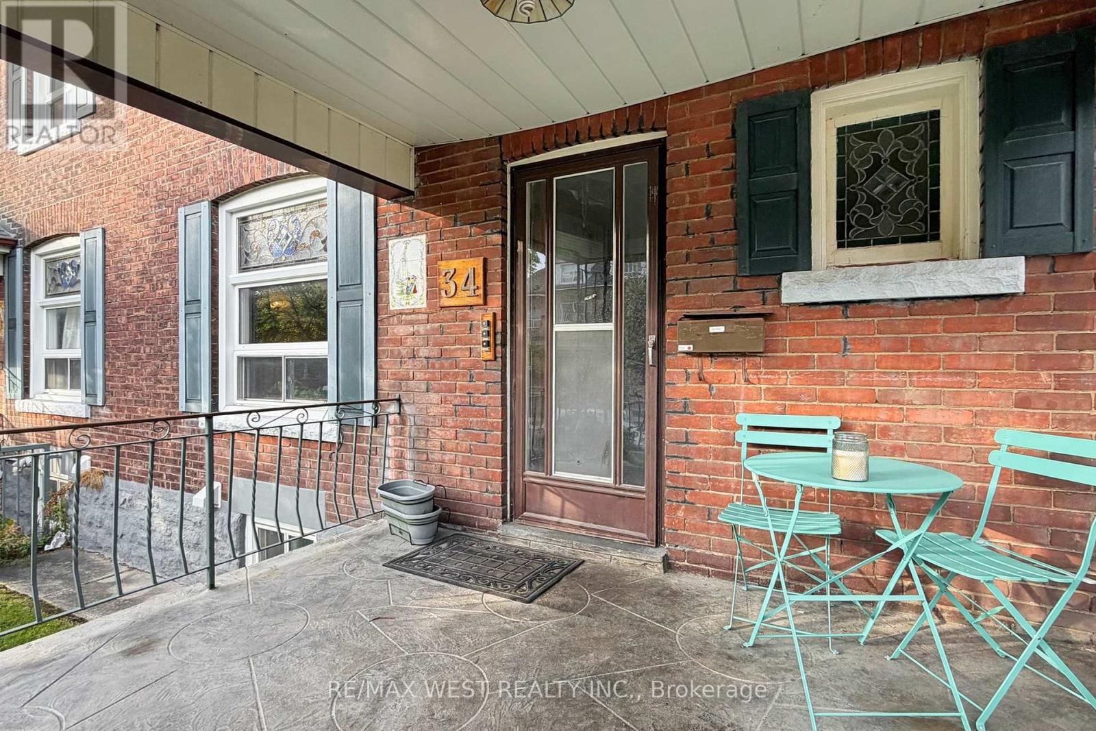 Main Floor Unit 2 - 34 Beatrice Street, Toronto, Ontario  M6J 2T3 - Photo 8 - C12486895