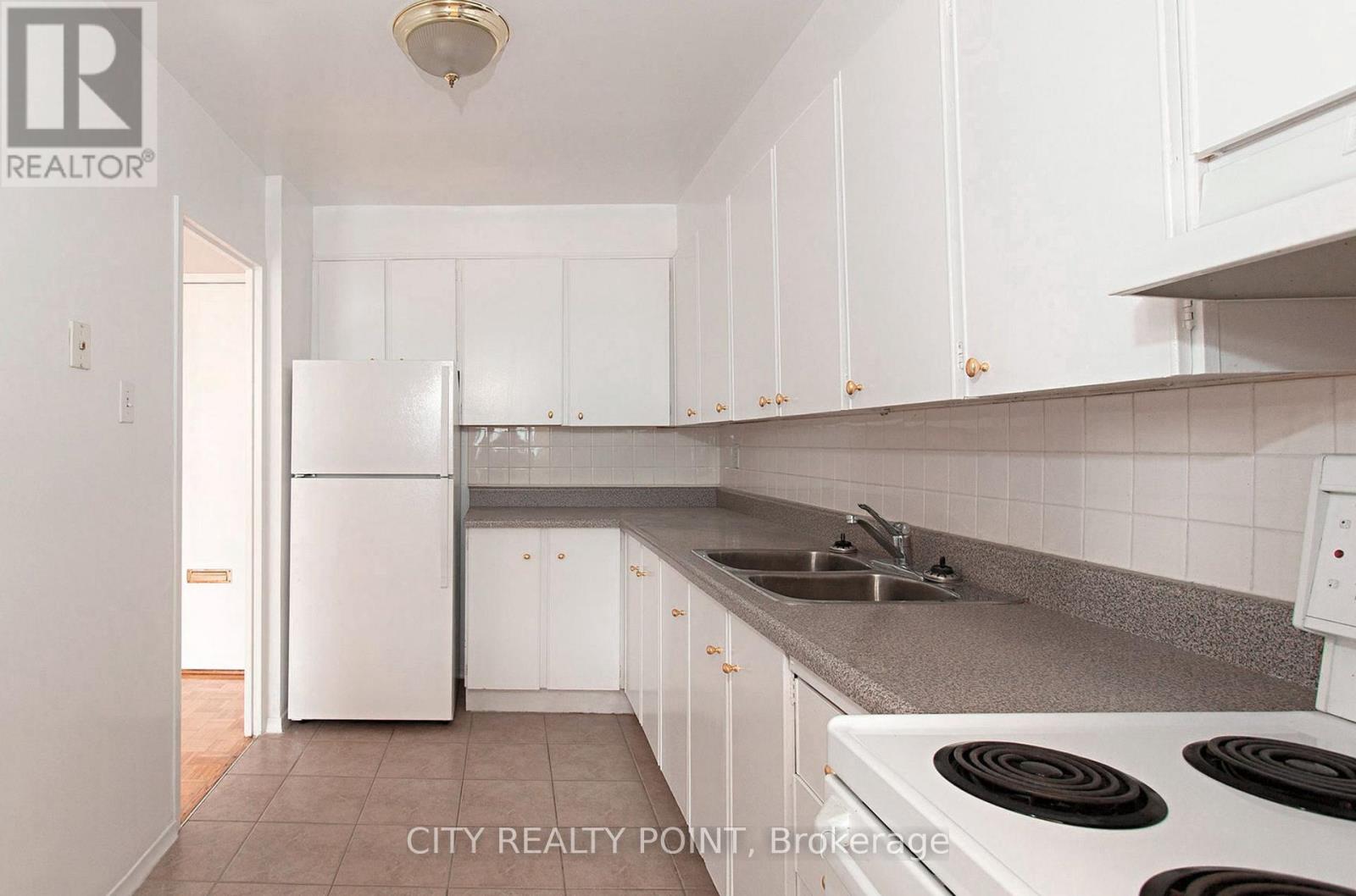 201 - 525 EGLINTON AVENUE E, Toronto, Ontario