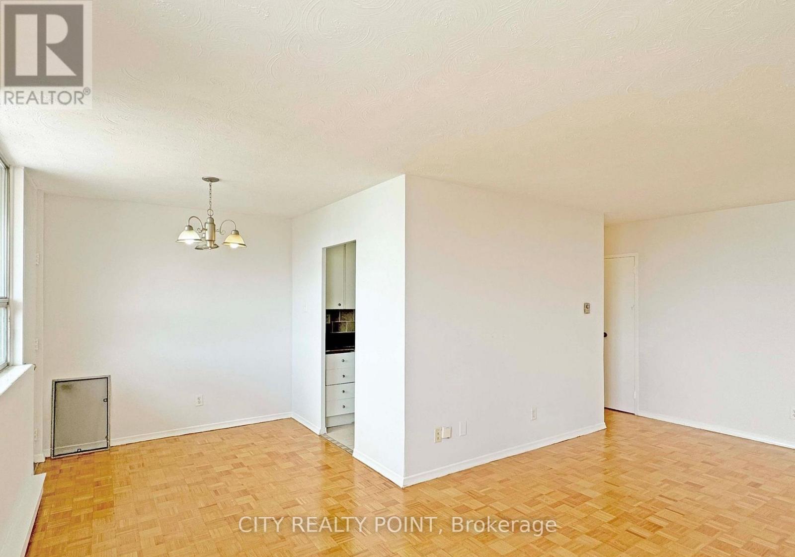 201 - 525 Eglinton Avenue E, Toronto, Ontario  M4P 2P6 - Photo 2 - C12486898