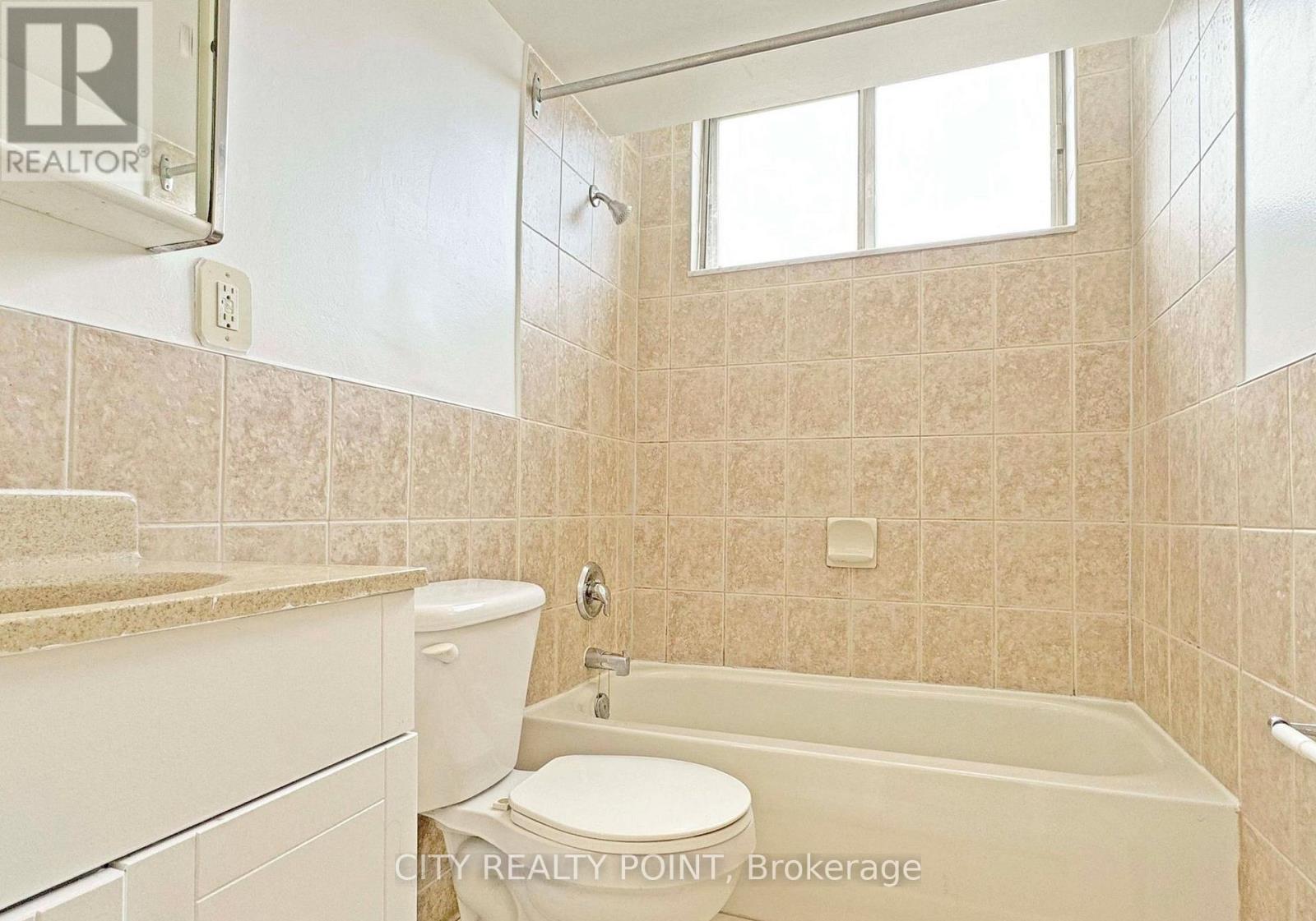 201 - 525 Eglinton Avenue E, Toronto, Ontario  M4P 2P6 - Photo 4 - C12486898