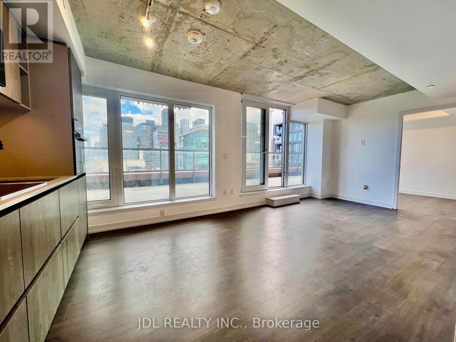 802 - 2 AUGUSTA AVENUE, Toronto, Ontario