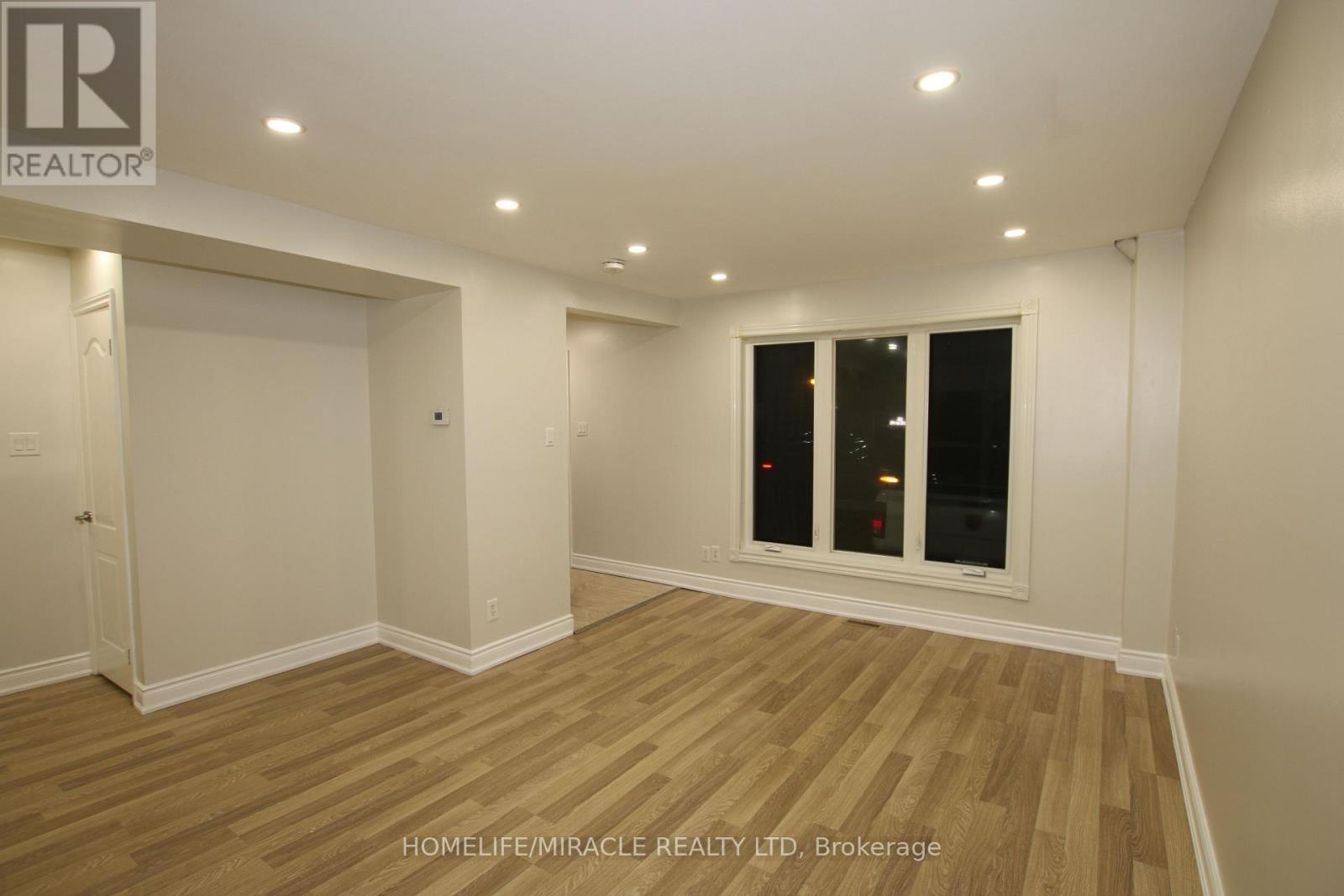 3 Gatsby Square, Brampton, Ontario  L6S 2H4 - Photo 2 - W12395898