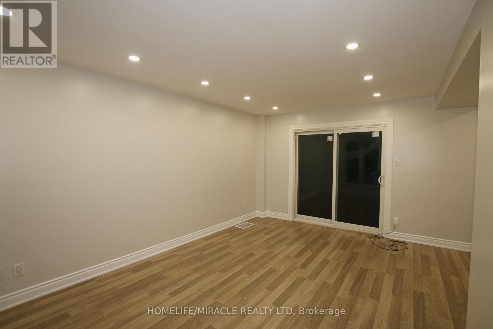 3 Gatsby Square, Brampton, Ontario  L6S 2H4 - Photo 3 - W12395898