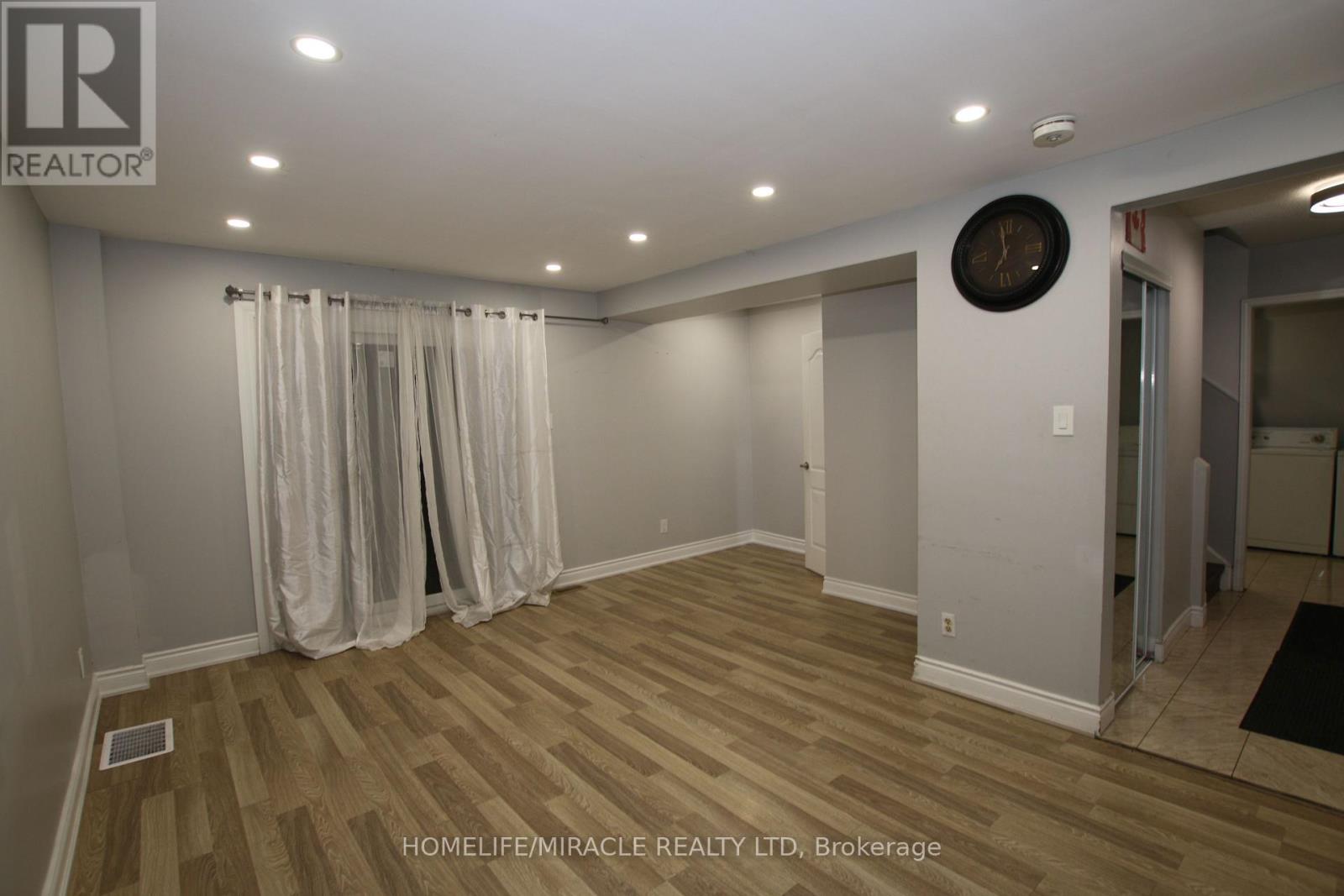 3 Gatsby Square, Brampton, Ontario  L6S 2H4 - Photo 6 - W12395898