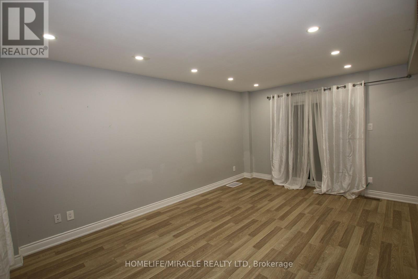 3 Gatsby Square, Brampton, Ontario  L6S 2H4 - Photo 7 - W12395898